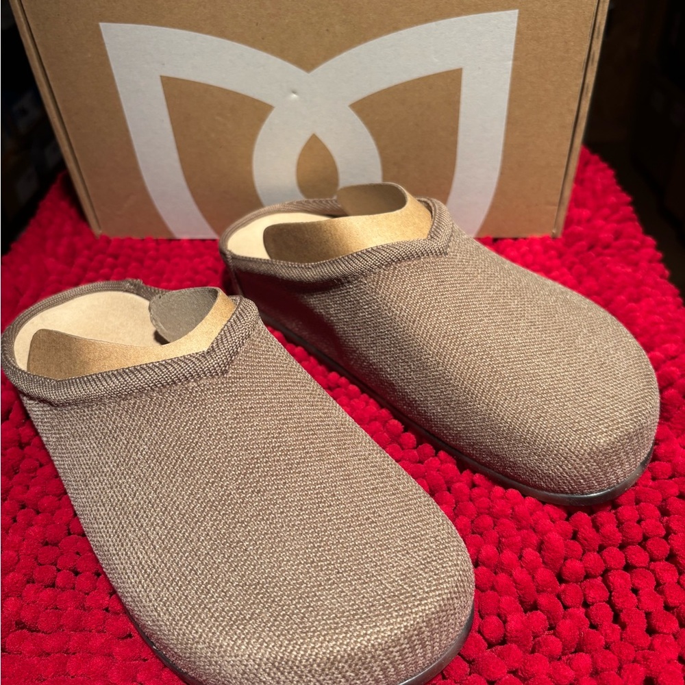 Rothy's ReVelvet Portobello Casual Clog